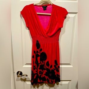 Lightweight sundress. Perfect to thrown on over a bathing suit. Size L